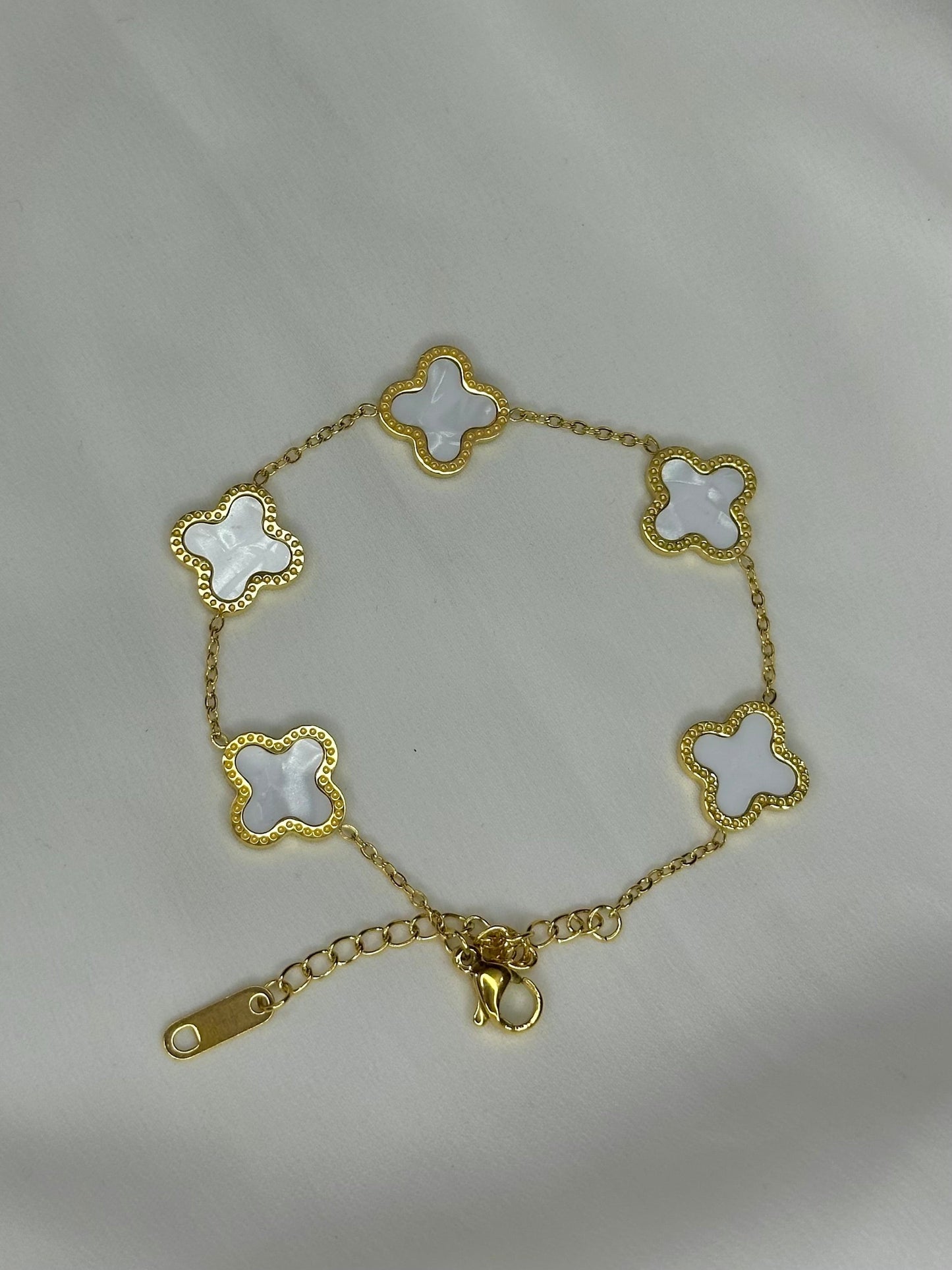 White clover set with box