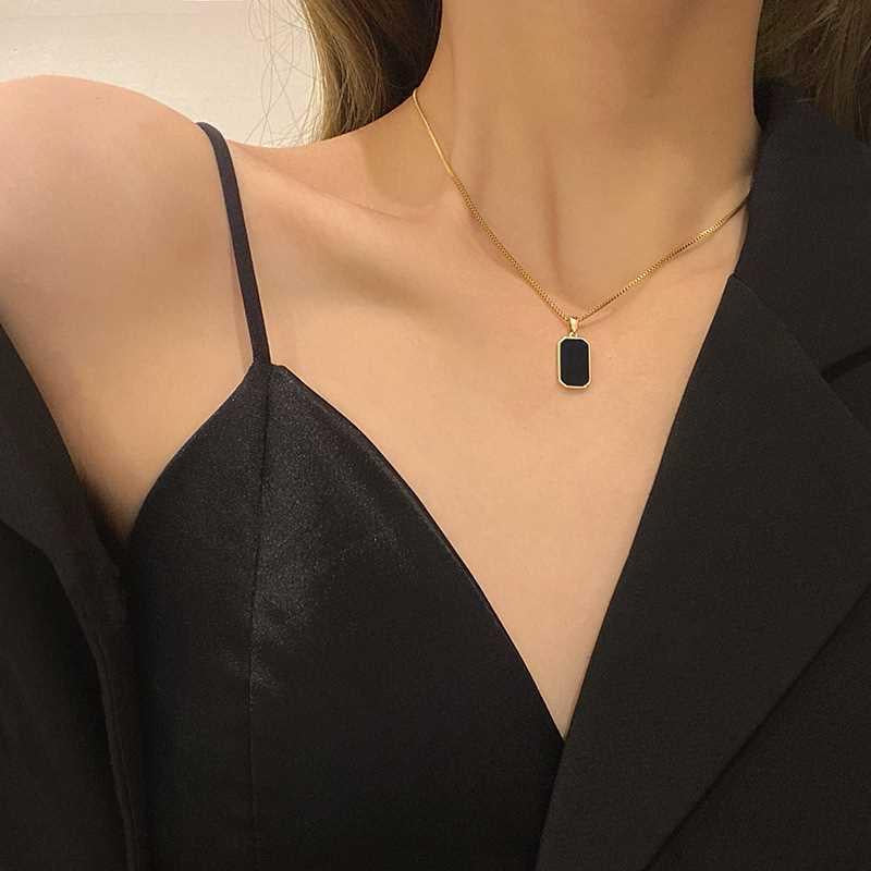 Double sided tapèid necklace