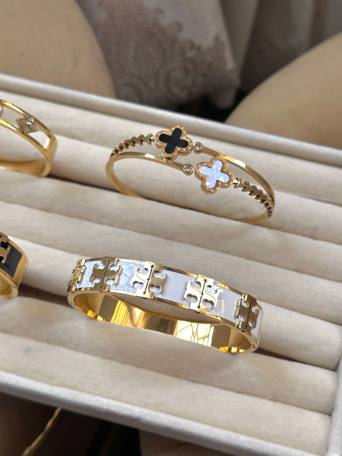 Mate bangle-white