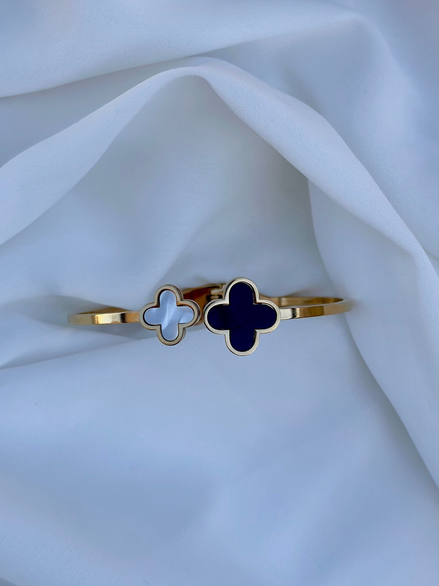 Delicate Dual Clover Motif Bangle