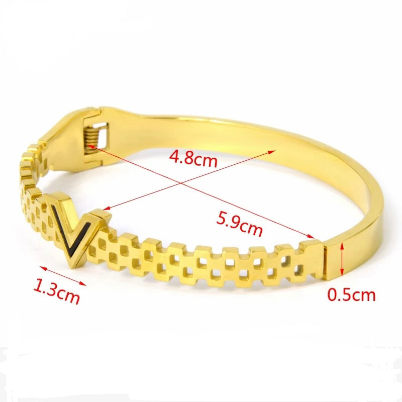 Stroke bangle