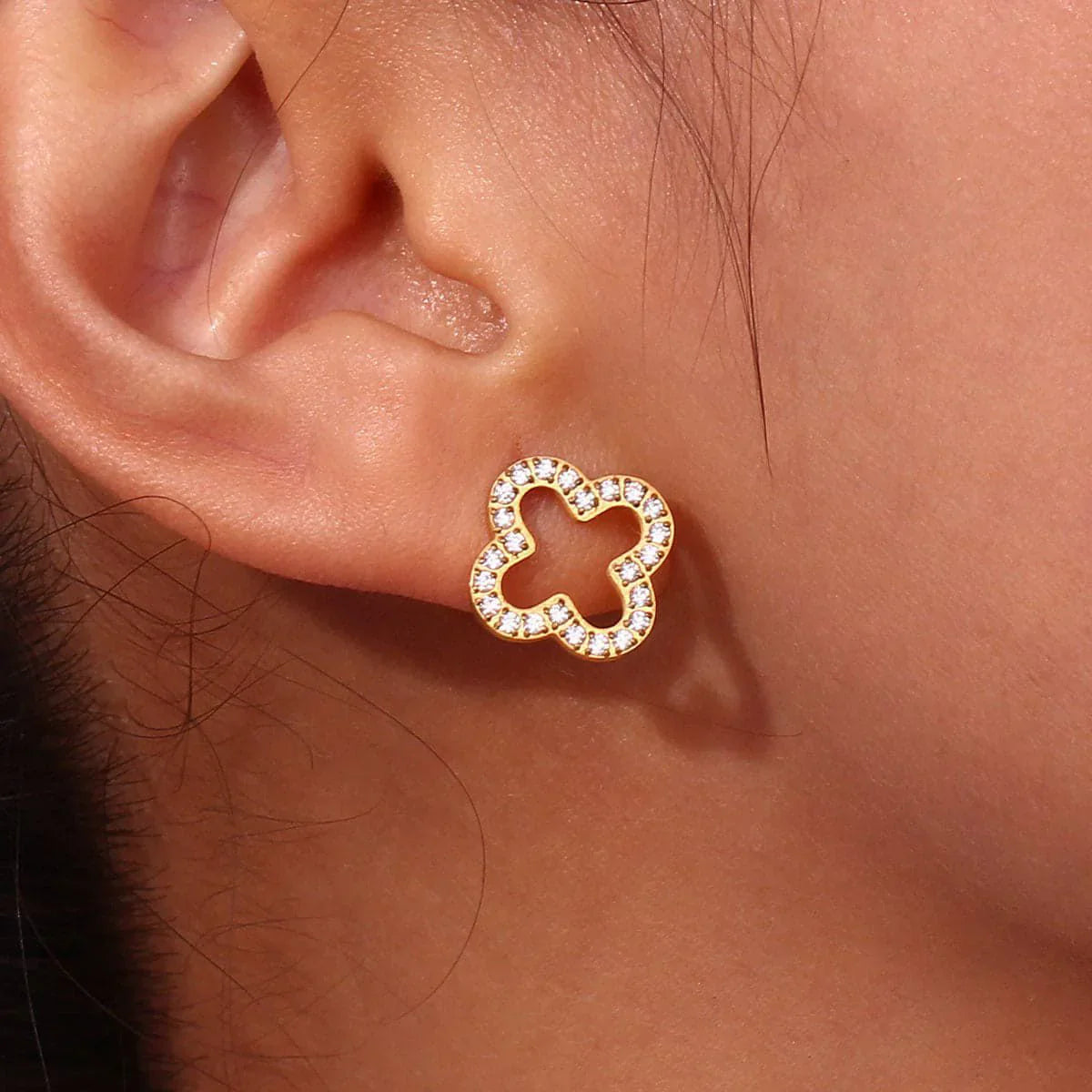 Diamanté hollow Clover Studs