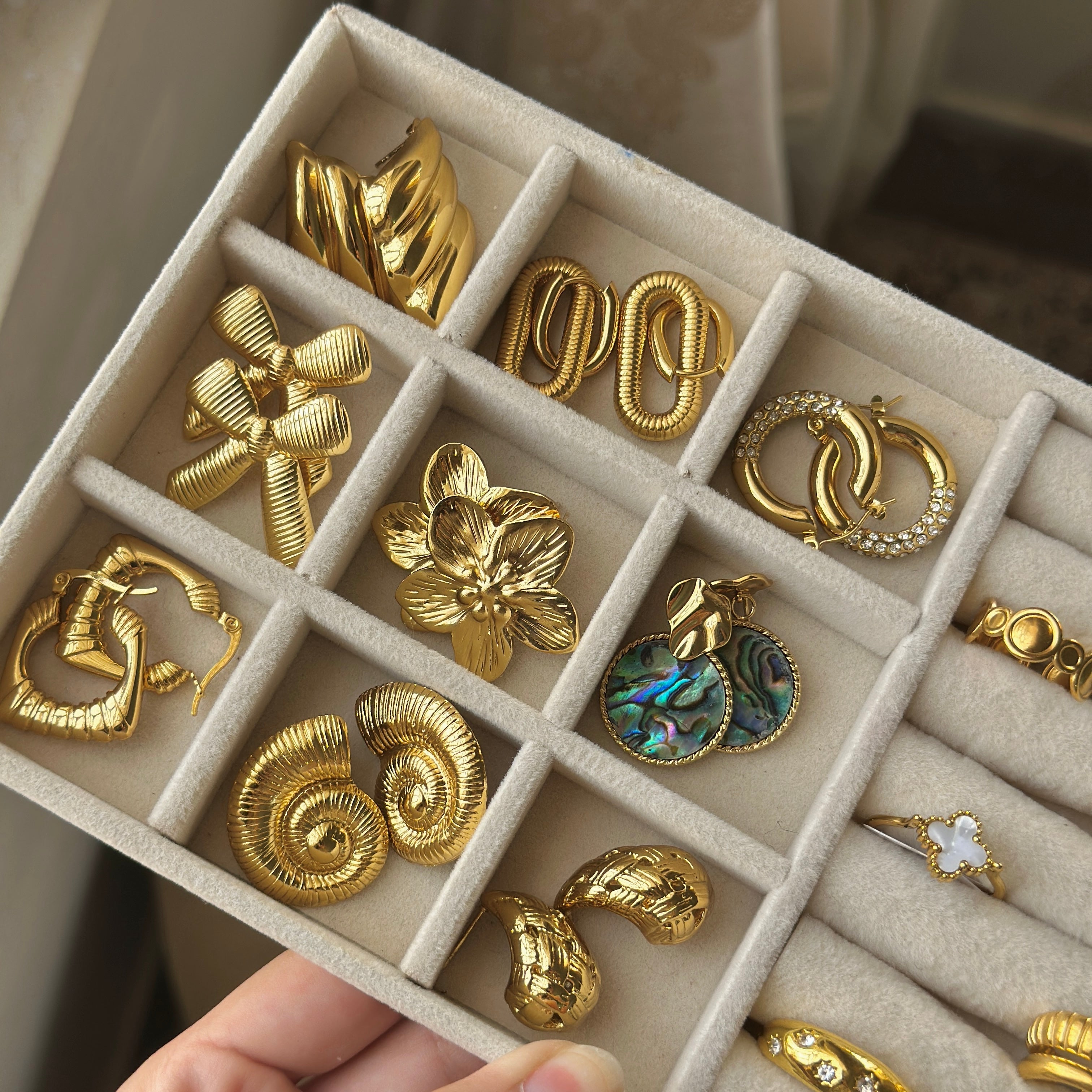 Swirl earrings-18k