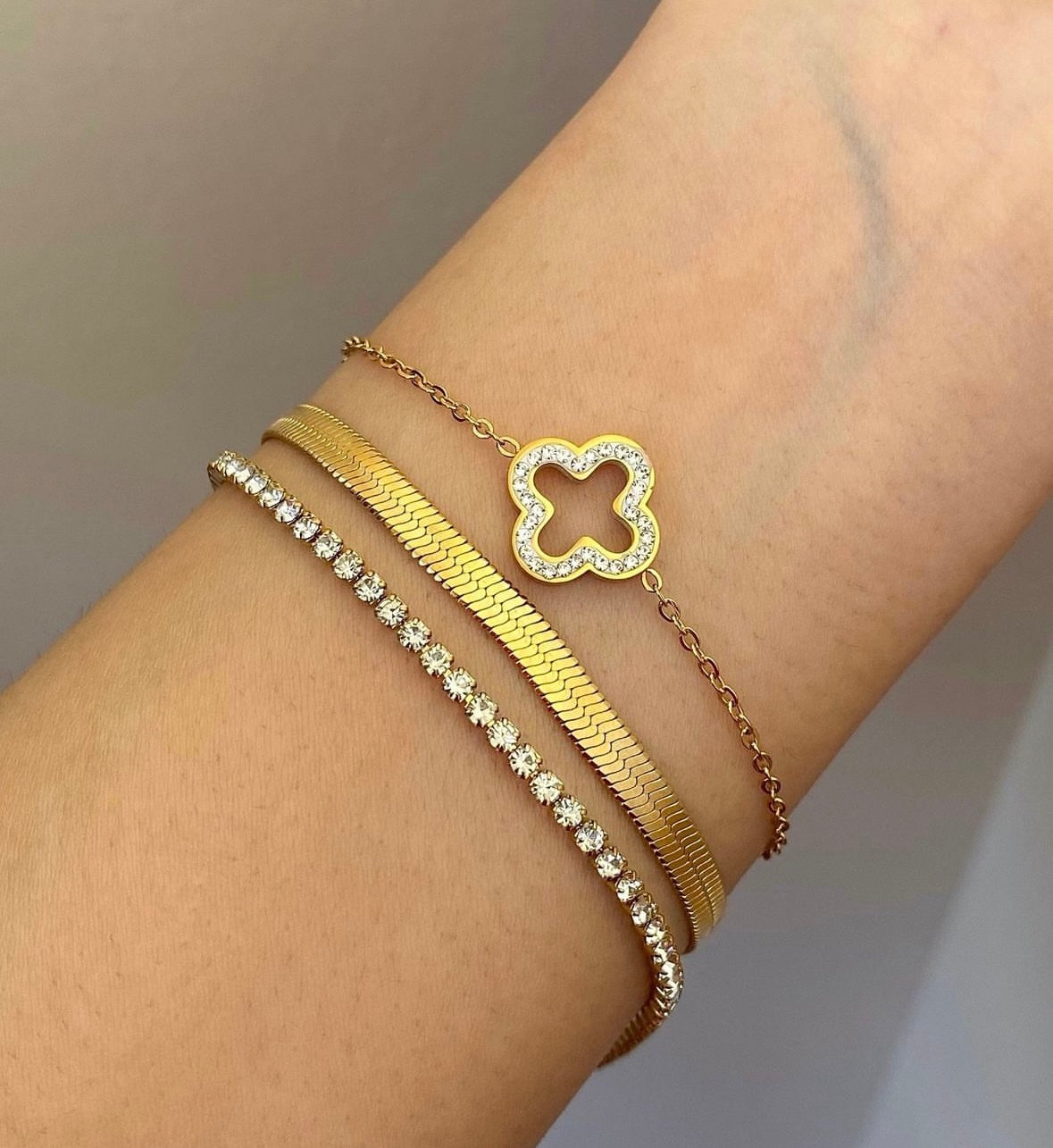 Diamónd Hollow Clover Bracelet