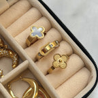 Lustre clover ring