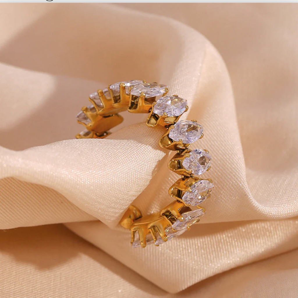 Diágony ring