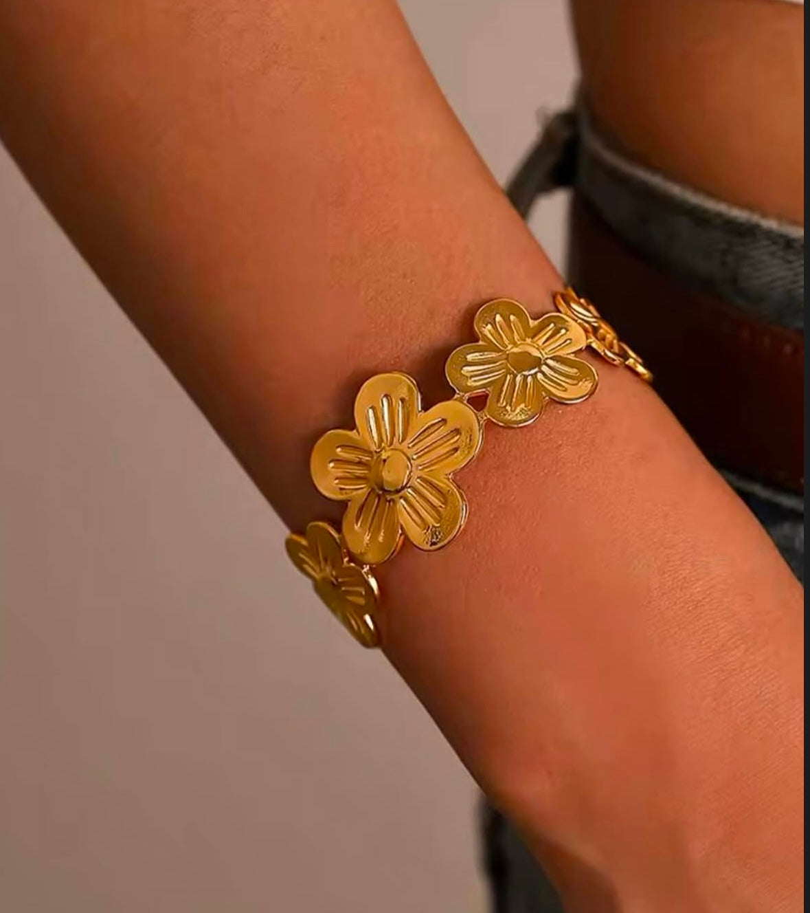 Garland wrist cuff-18k