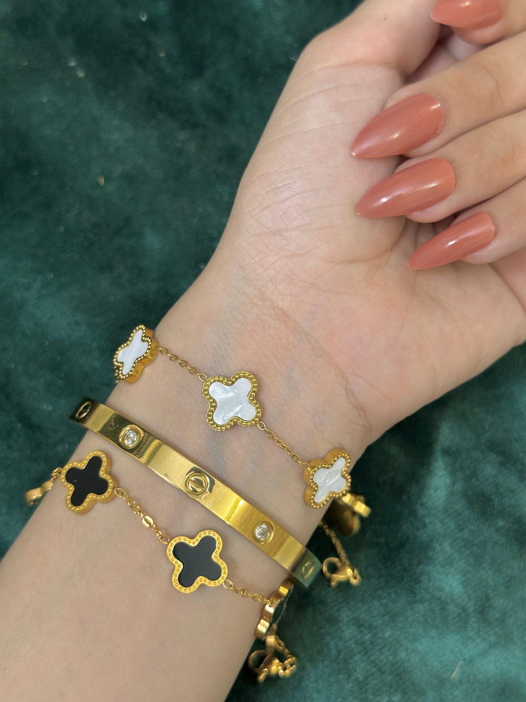 Demure stack
