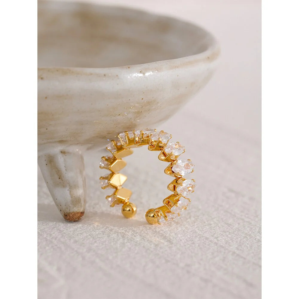 Diágony ring