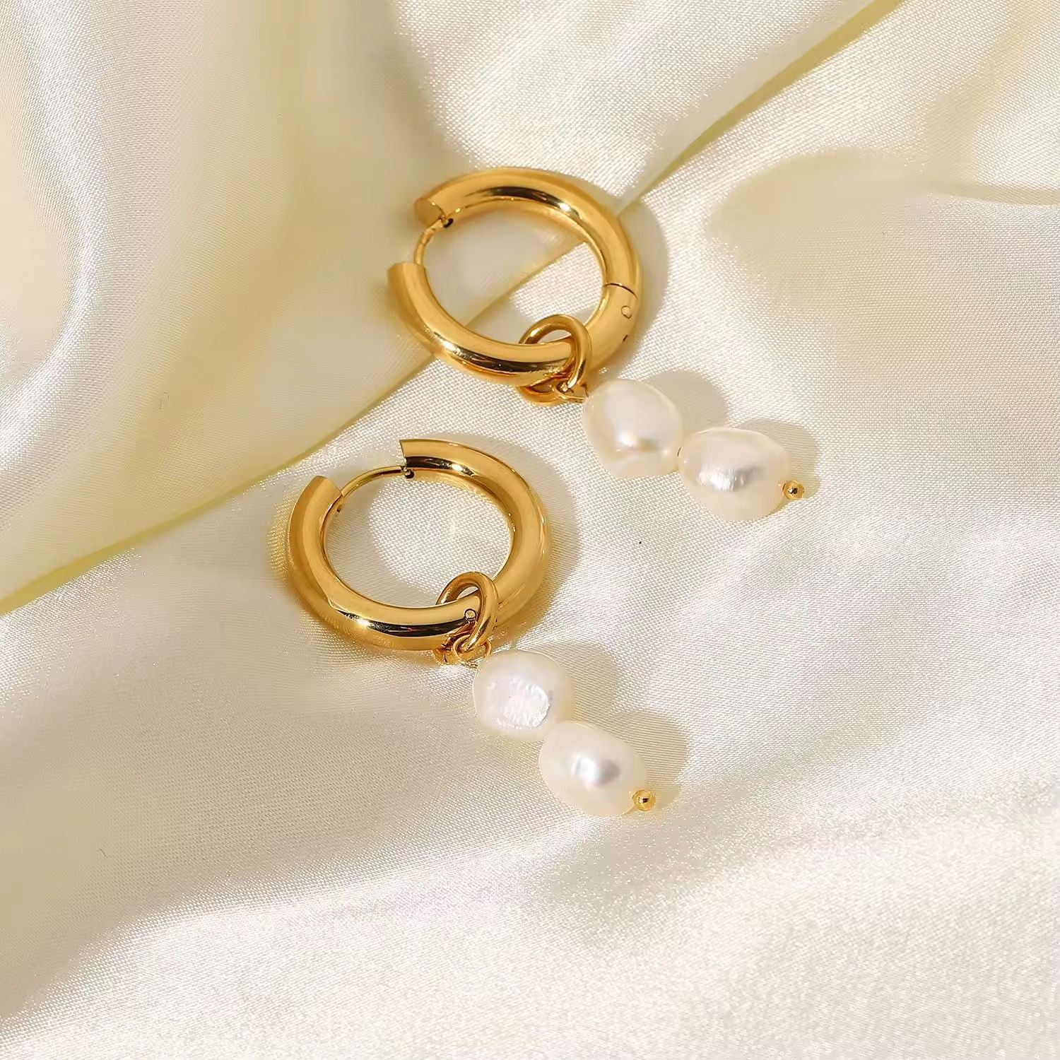 Pearl drop earrings