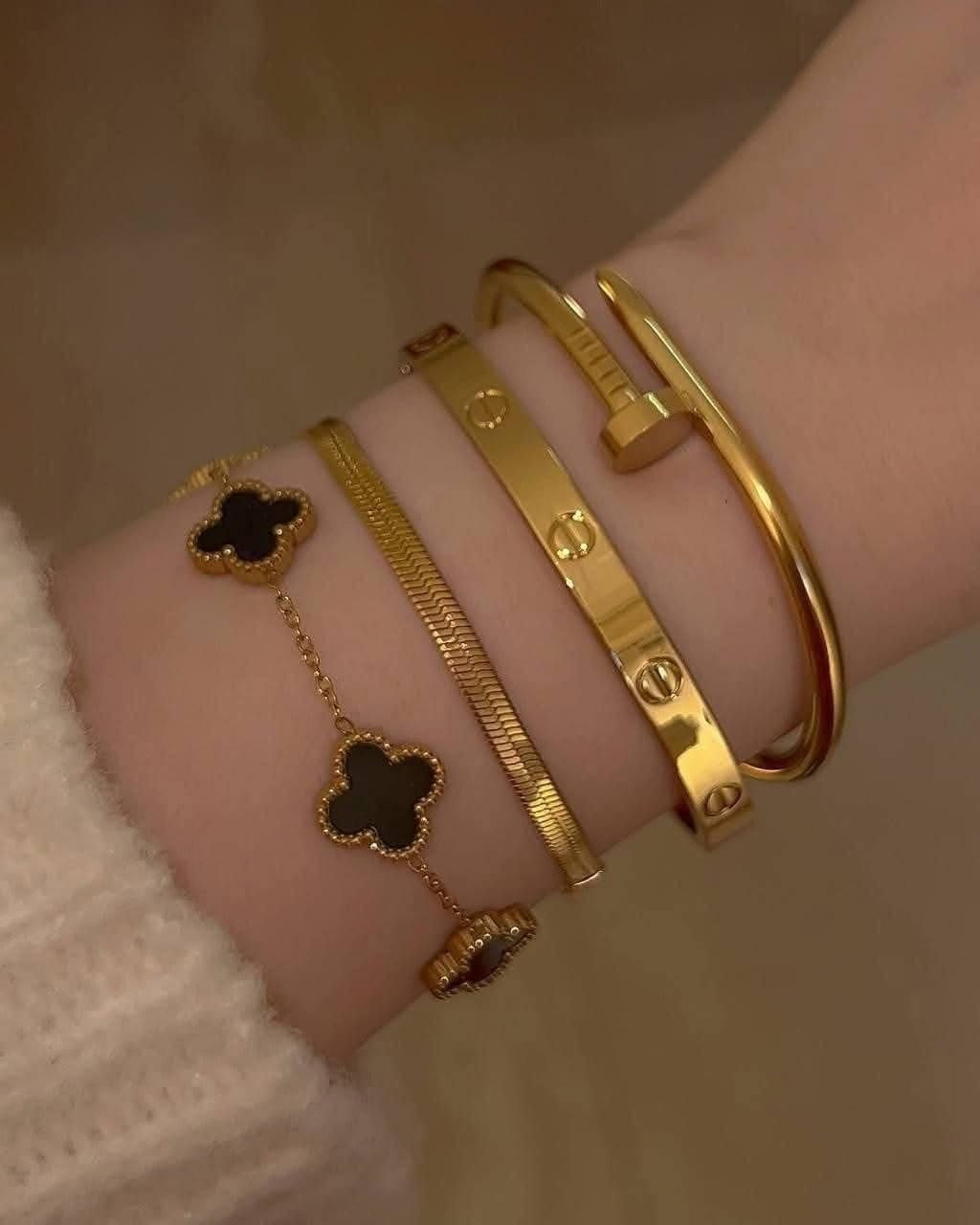 B-Clove bracelet