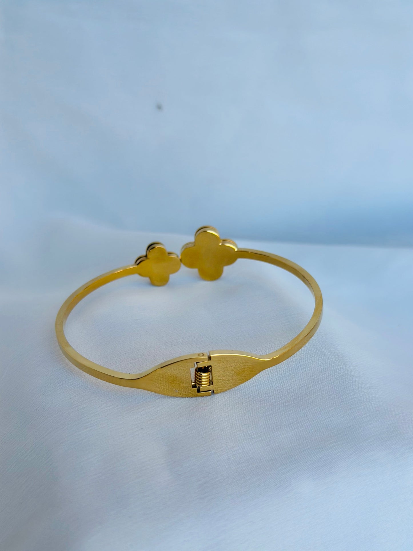 Delicate Dual Clover Motif Bangle