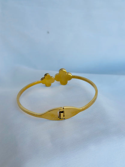 Delicate Dual Clover Motif Bangle