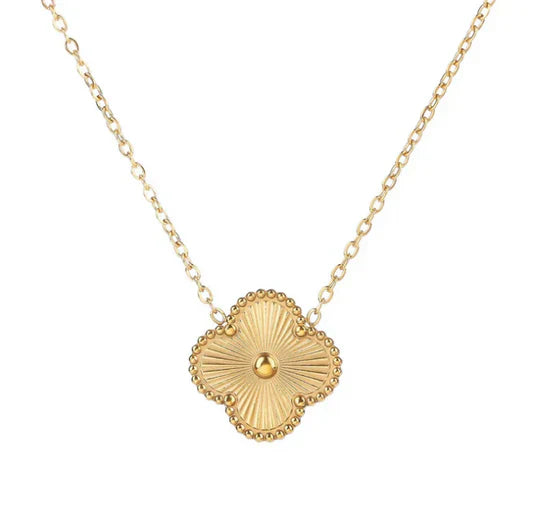 Lustre clover necklace