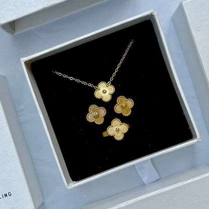 Lustre clover ring