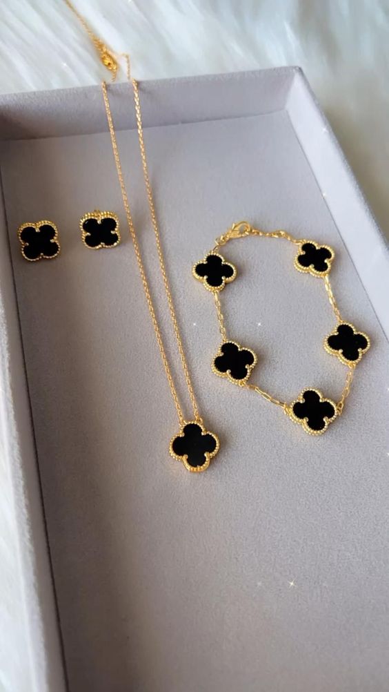 Black Vancleef Clover Necklace