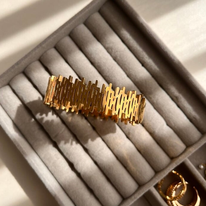 Cliff bangle