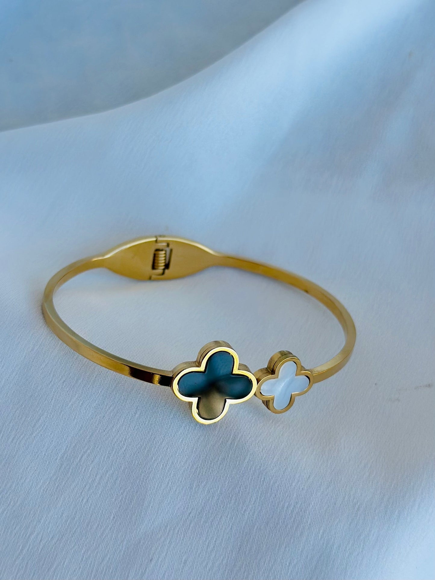 Delicate Dual Clover Motif Bangle