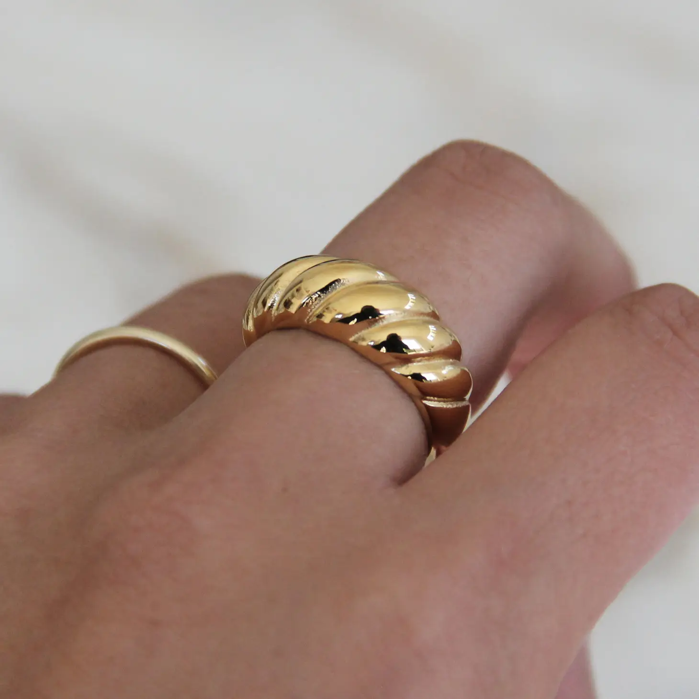 Croissant ring