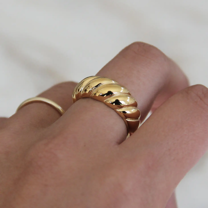 Croissant ring