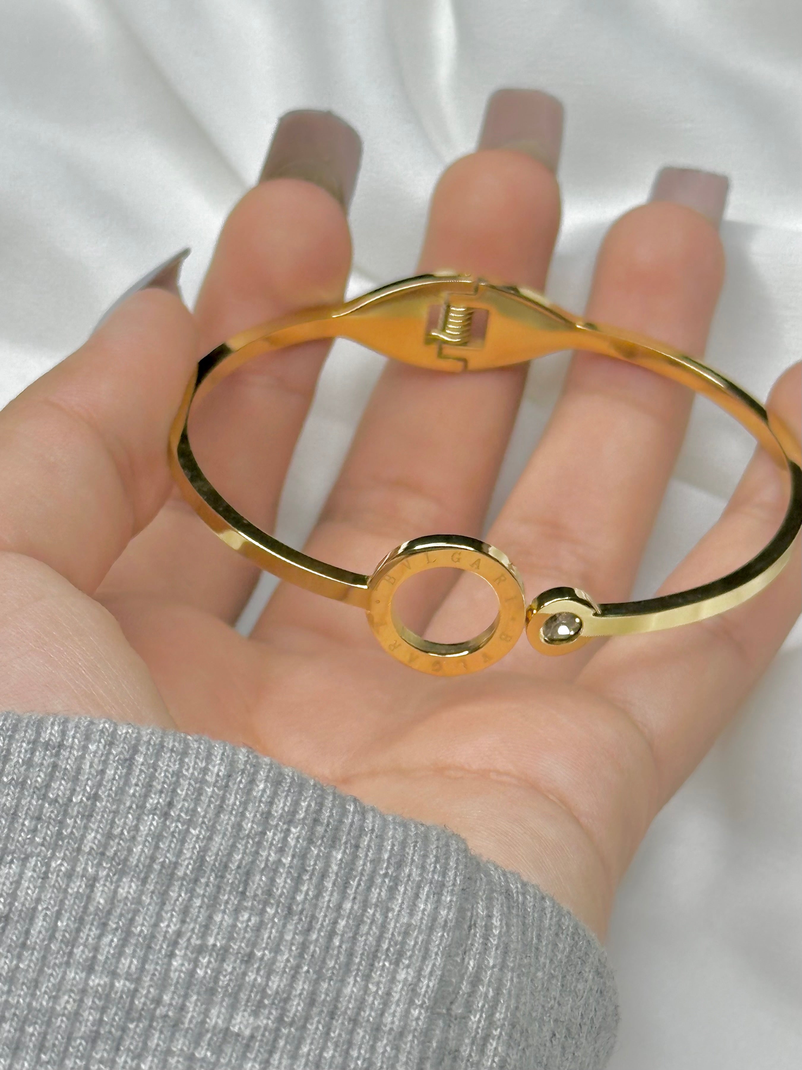 Luxury Bvlgari Sleek Bangle-18K