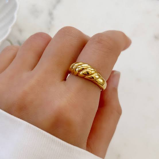 Croissant ring