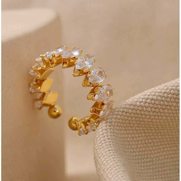 Diágony ring