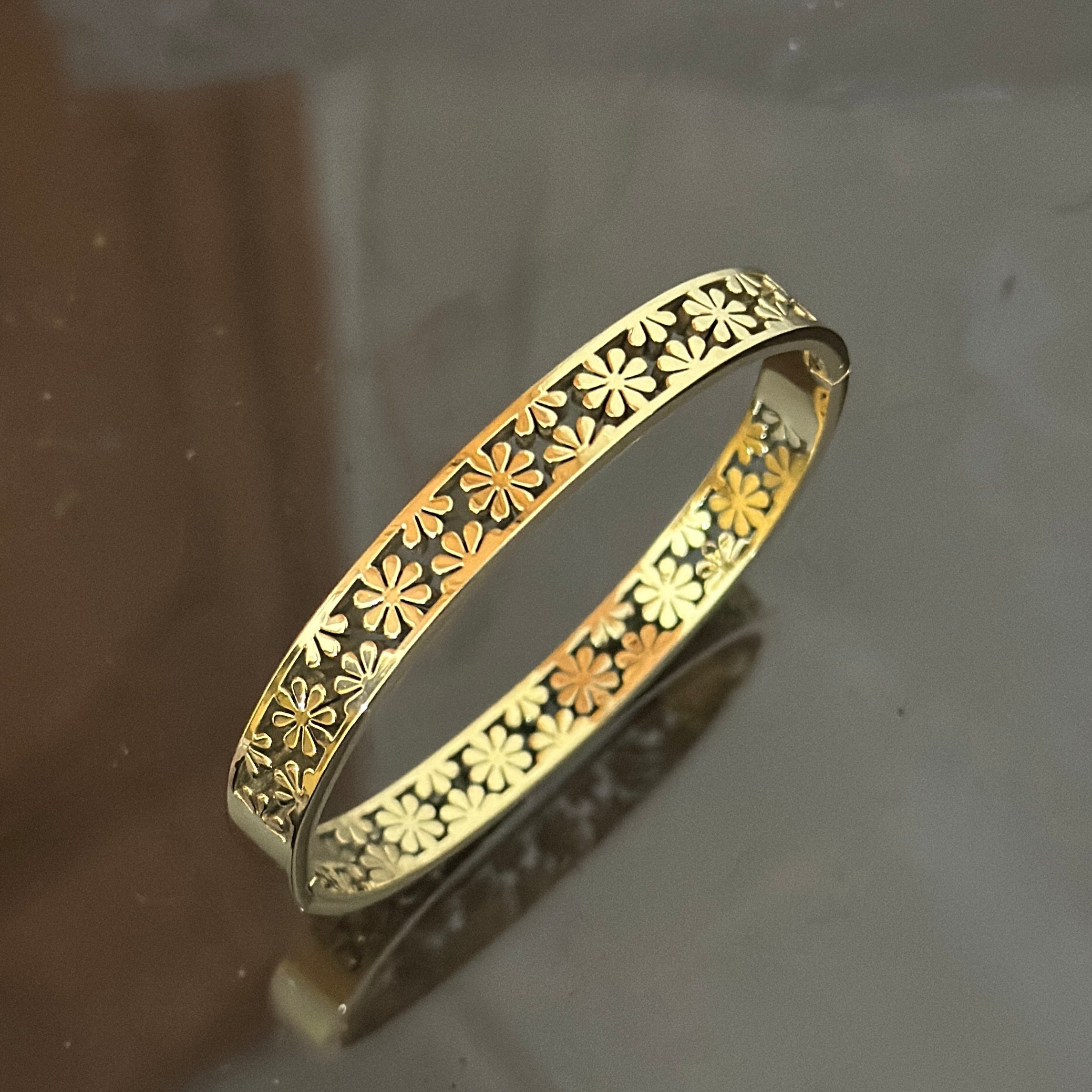 Charizma bangle