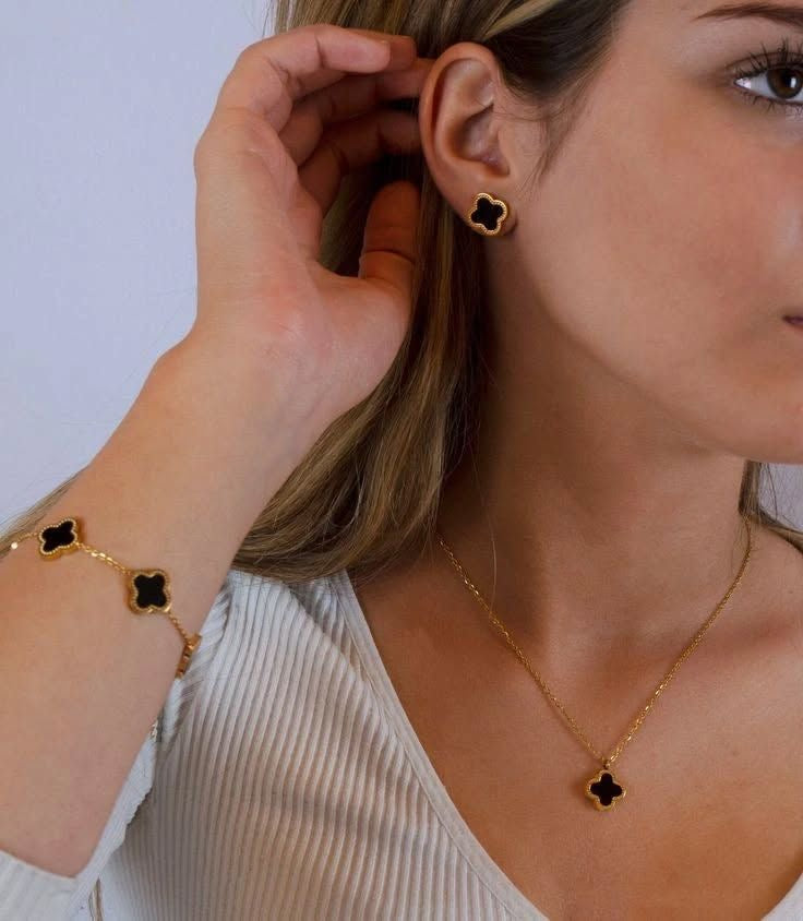 Black Vancleef Clover Necklace