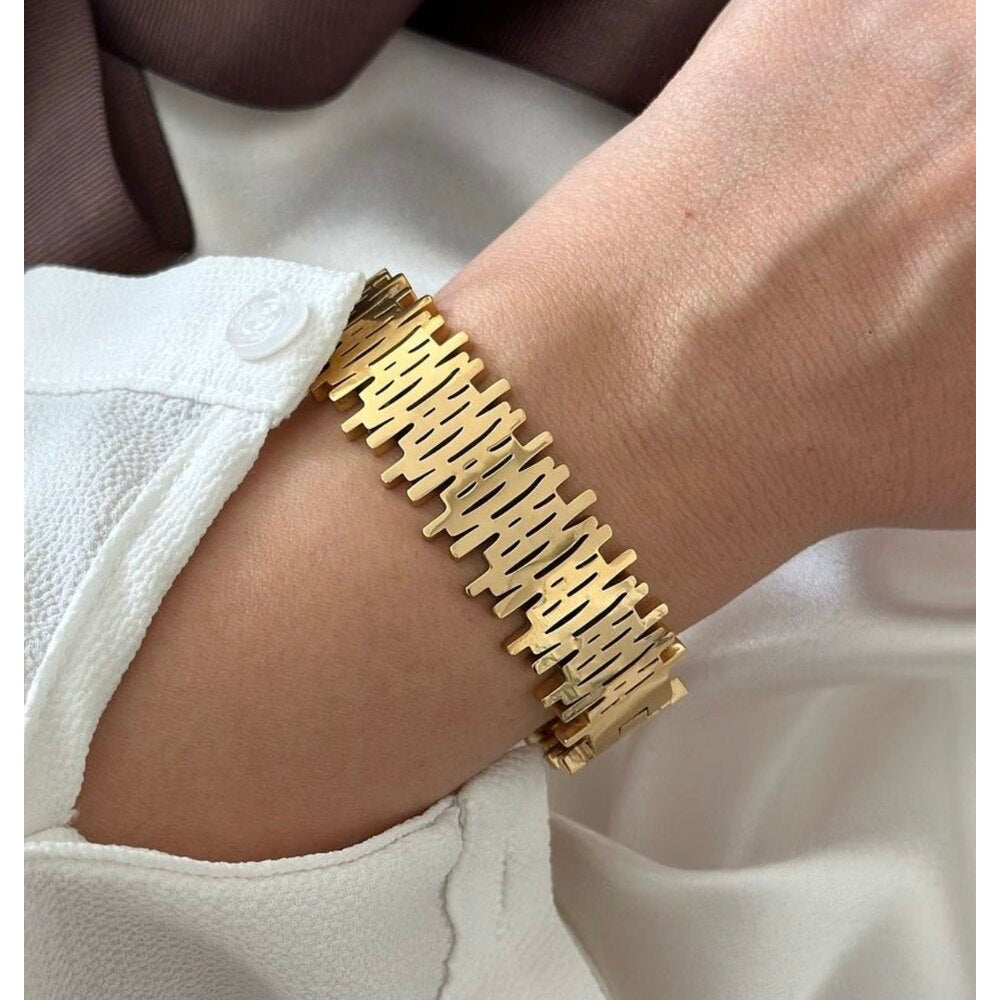 Cliff bangle