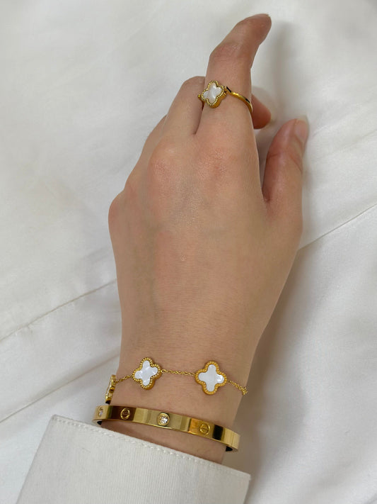 White clover set with box