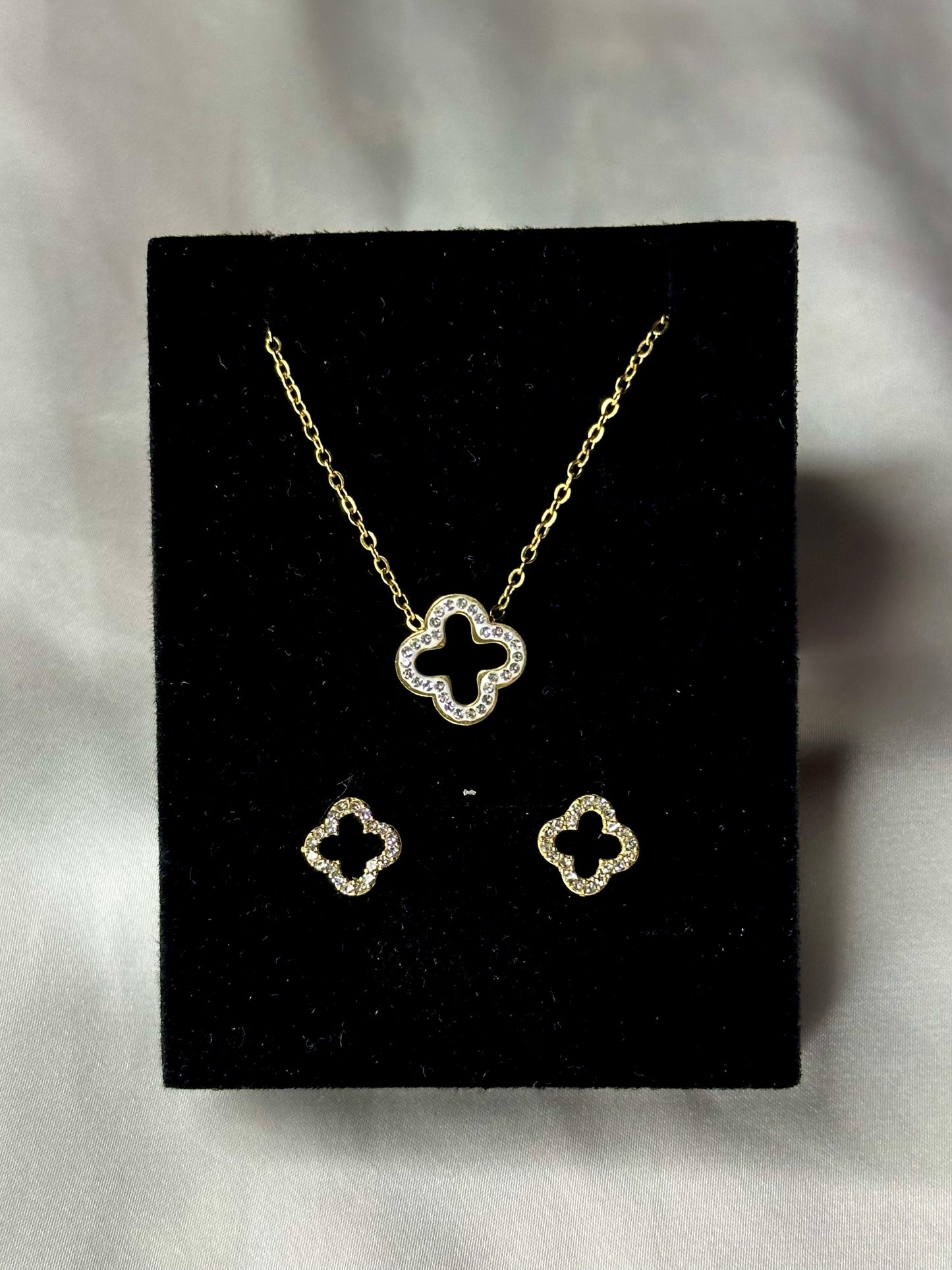 Diamanté hollow Clover Studs