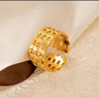 Meshy ring