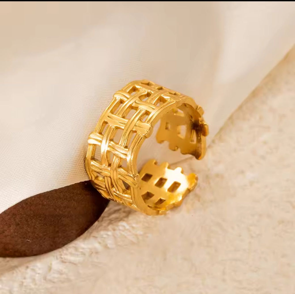 Meshy ring
