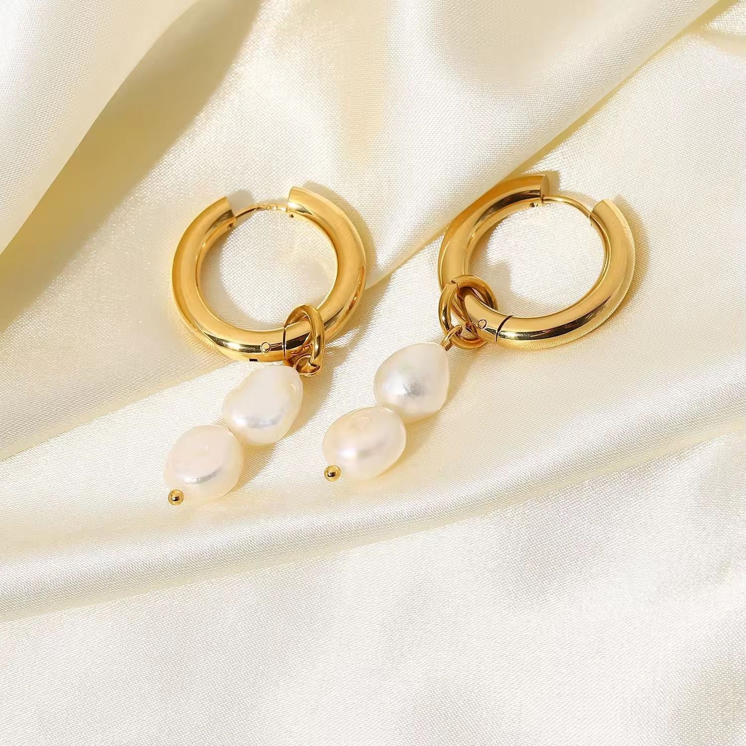 Pearl drop earrings