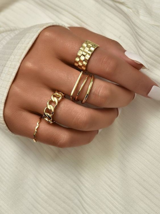 Twisted Band Ring