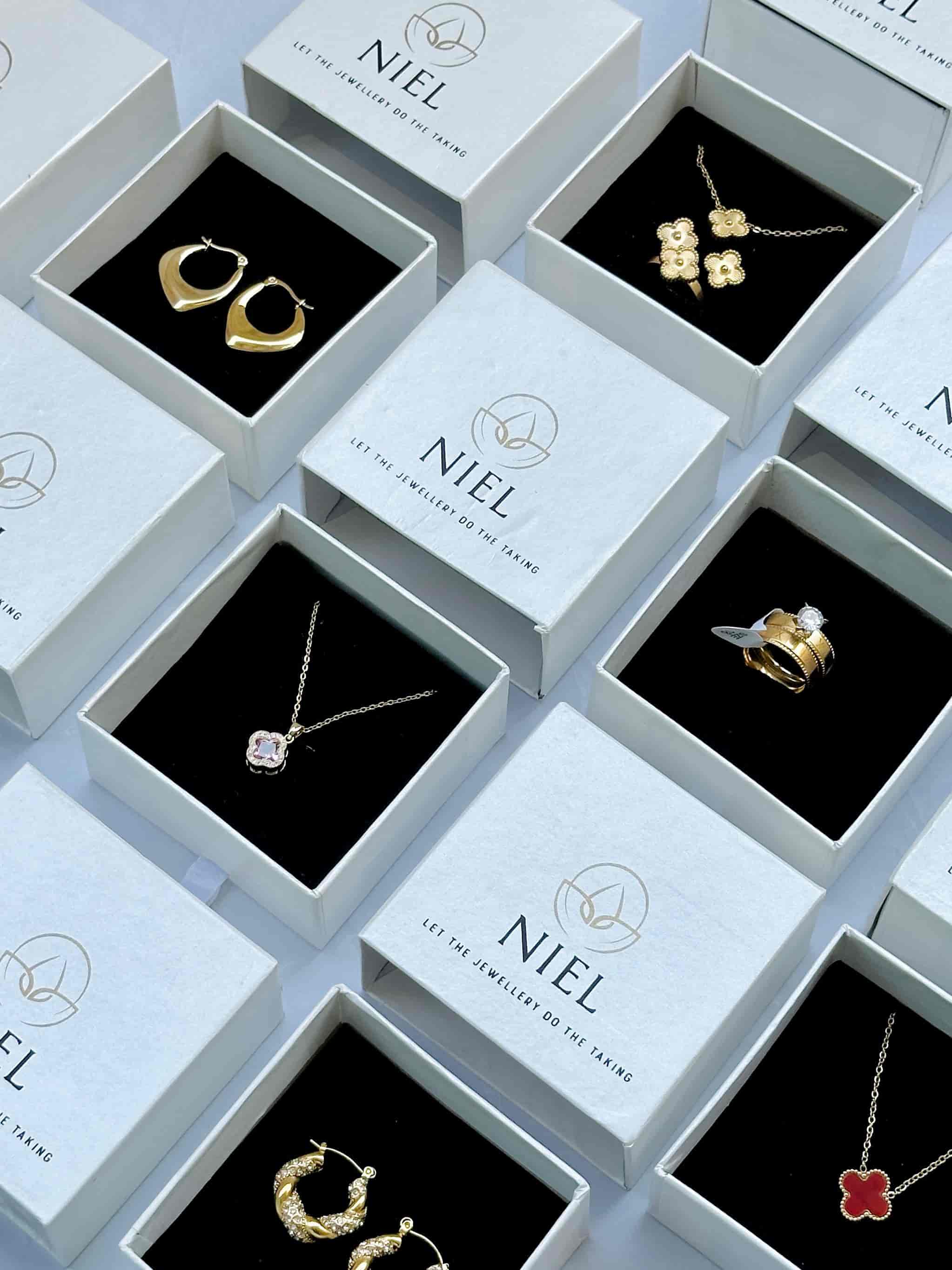 Jewelry set in NIEL boxes 
